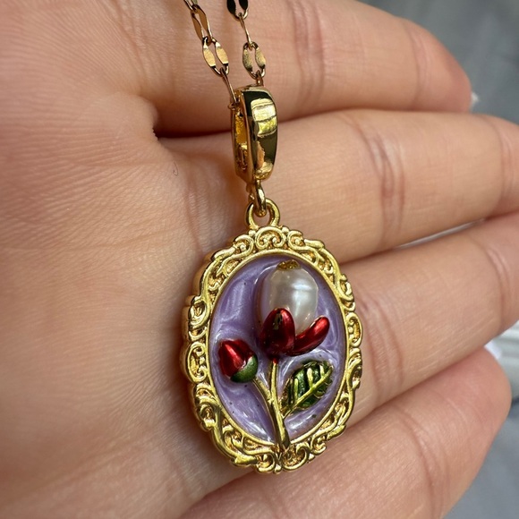 Unique 
ART CANVA 
Gold and Red Floral Pendant Necklace - Picture 5 of 9